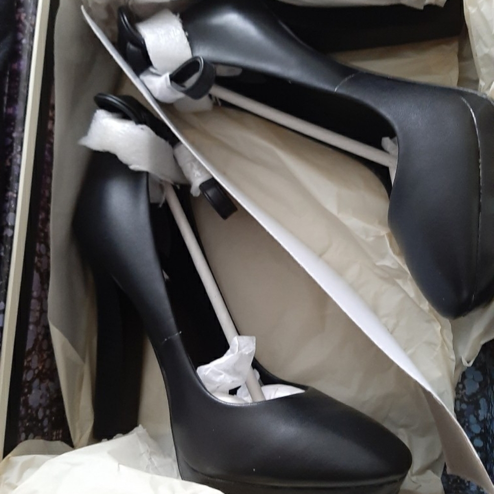 Heels - Picture 3 of 8